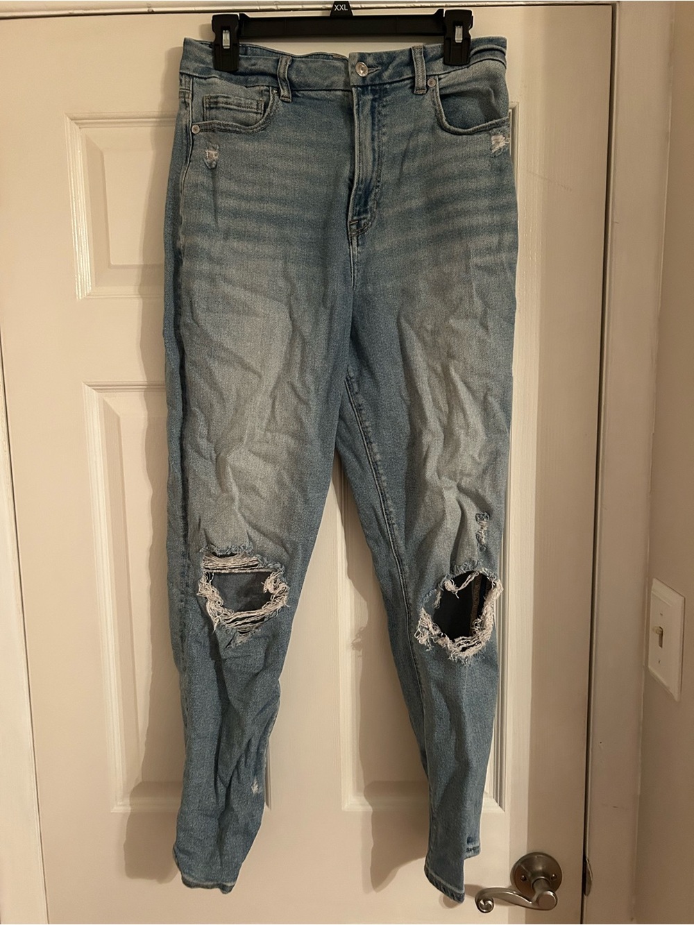 American Eagle Outfitters Light Blue Distressed Skinny Jeans